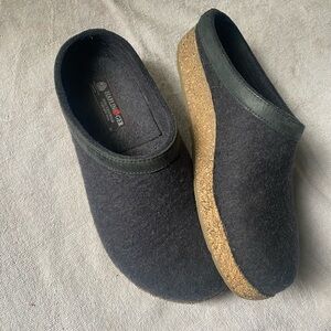 Unisex Wool clogs with cork sole 💛 Sz 43 Excellent Used condition 🌻